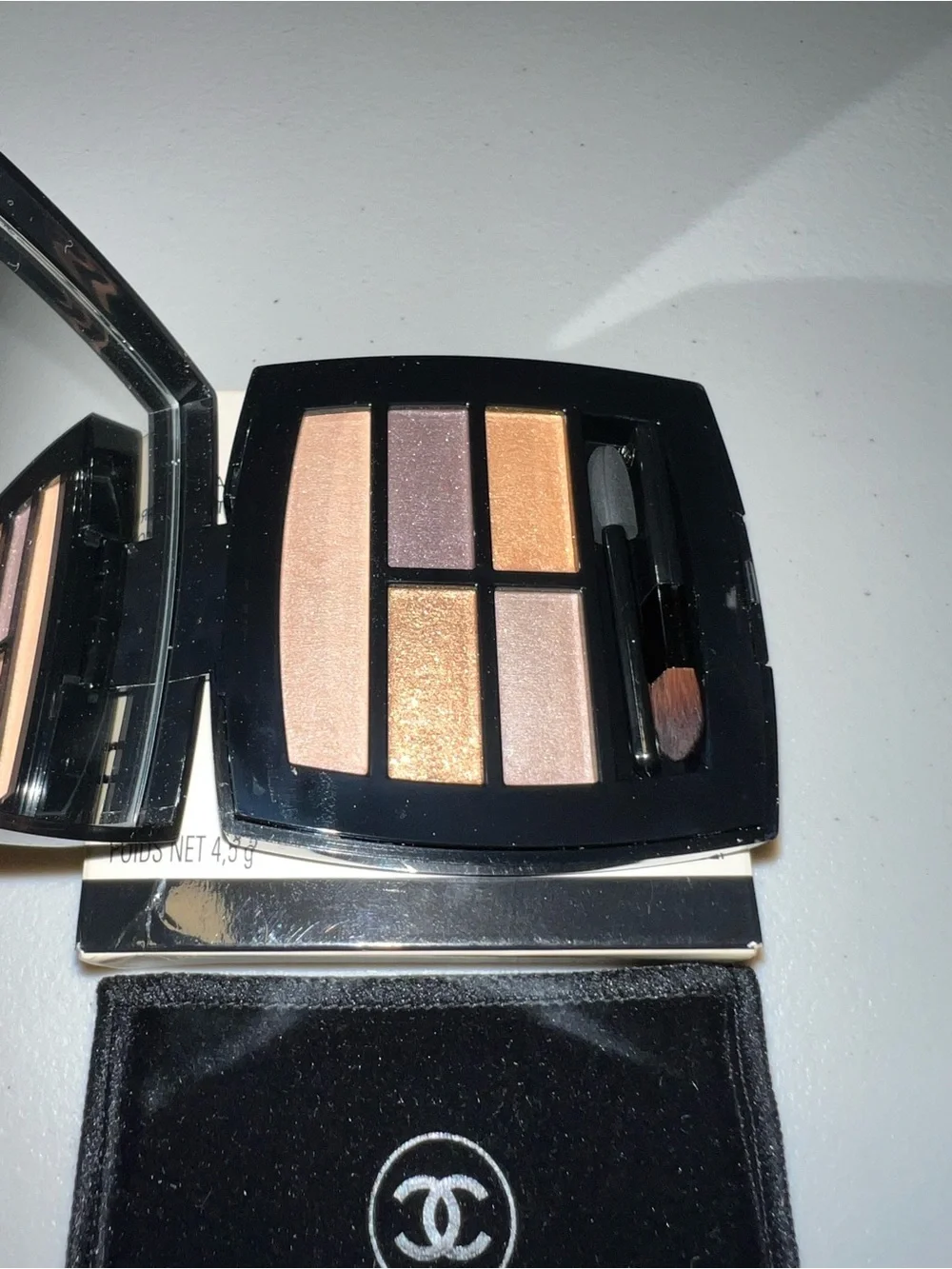 CHANEL compact eyeshadow